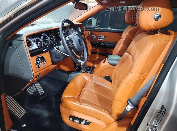 SCA687S5XJU104534 2018 ROLLS-ROYCE PHANTOM Silver Սալոնի դիմացի տեսք