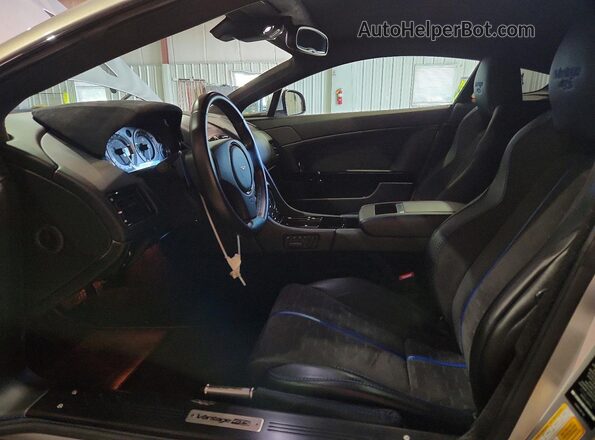 SCFEKBDL4GGC20568 2016 ASTON MARTIN V8 Серебряный Вид салона спереди
