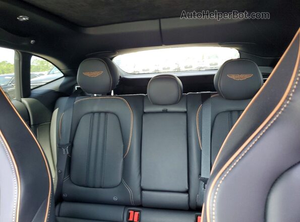 SD7VUJDW0STV12390 2025 ASTON MARTIN DBX Green Հետևի նստատեղերի տեսք
