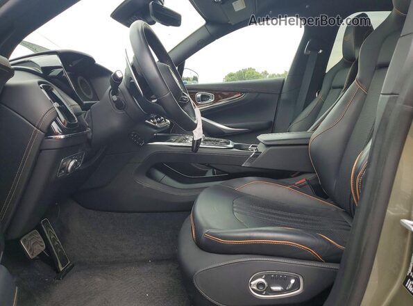 SD7VUJDW0STV12390 2025 ASTON MARTIN DBX Green Սալոնի դիմացի տեսք