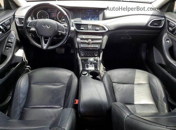 SJKCH5CP5HA038015 2017 INFINITI QX30 Blue Widok deski rozdzielczej