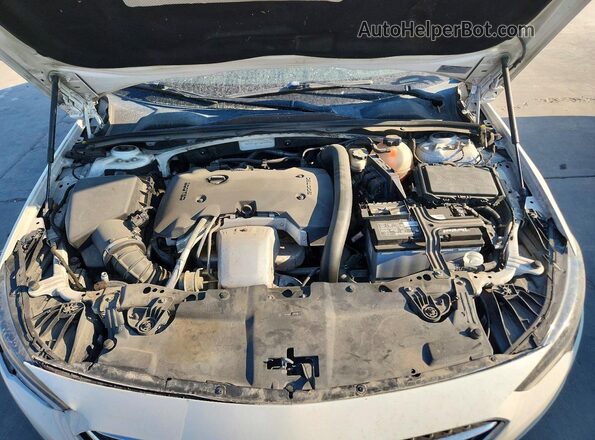 W04GL6SX3J1068866 2018 BUICK REGAL White Սալոնի հետևի տեսք