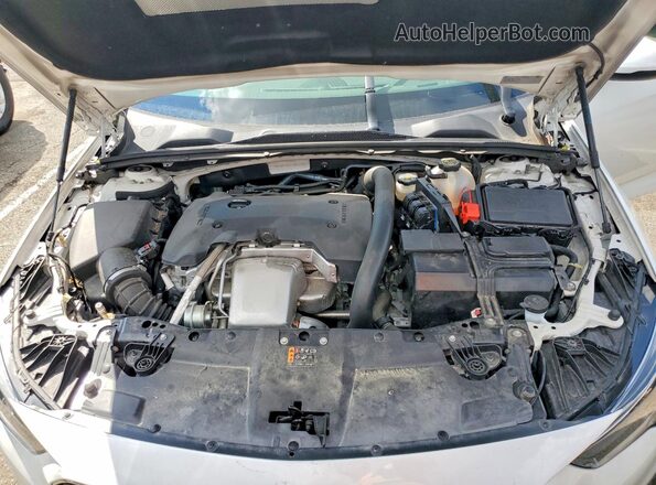 W04GP6SX4J1055225 2018 BUICK REGAL Белый Вид задней части салона