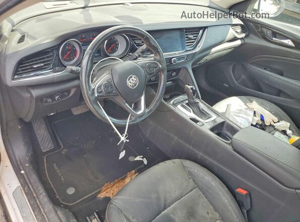 W04GP6SX4J1055225 2018 BUICK REGAL Белый Вид панели приборов