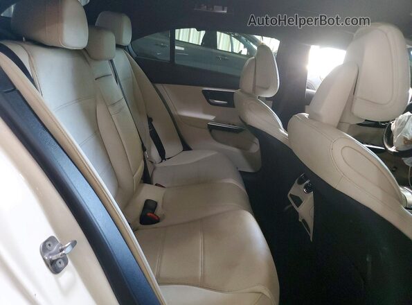 W1KAF4HB6RR210956 2024 MERCEDES-BENZ C White Vista de los asientos traseros