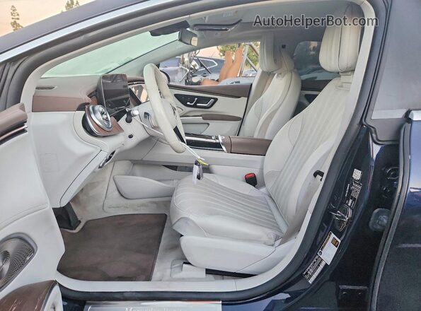 W1KCG2DB3NA003756 2022 MERCEDES-BENZ EQS Black Front interior view