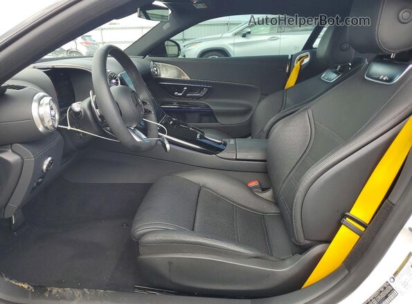 W1KRJ8AB3RF002277 2024 MERCEDES-BENZ AMG White Vista interior delantera