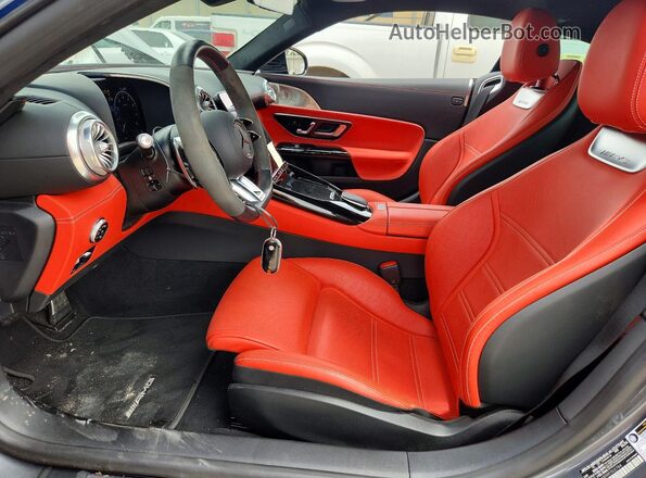 W1KRJ8AB9RF002784 2024 MERCEDES-BENZ AMG Gray Vista interior delantera