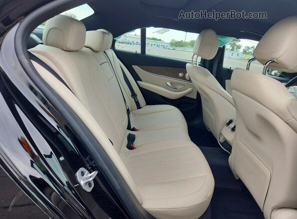 W1KZF8EB1NB059946 2022 MERCEDES-BENZ E Black Widok tylnych siedzeń