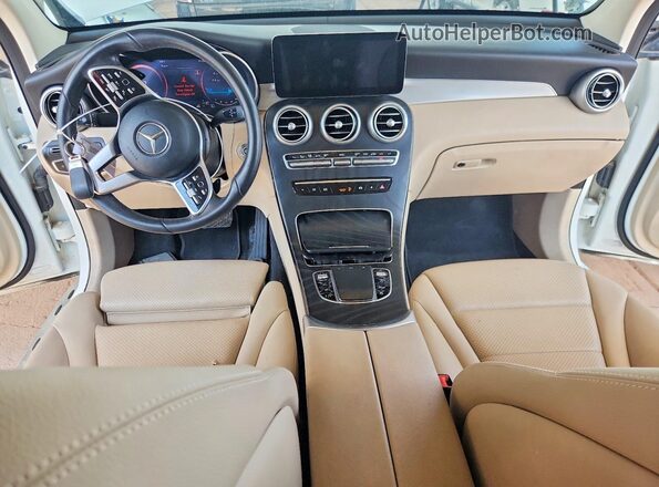W1N0J8EB5MF906940 2021 MERCEDES-BENZ GLC-CLASS Белый Вид панели приборов