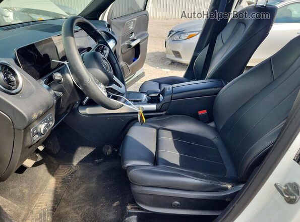 W1N4M4HB9LW024908 2020 MERCEDES-BENZ GLB-CLASS White Front interior view