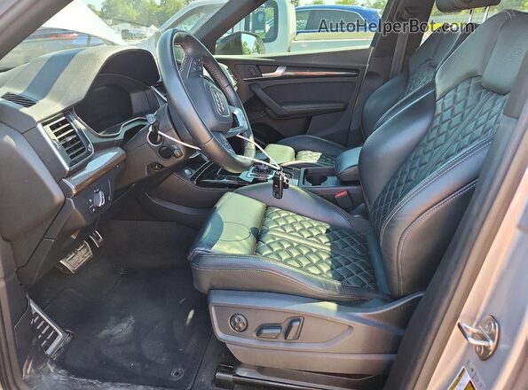 WA124AFY9P2005318 2023 AUDI SQ5 Серебряный Вид салона спереди