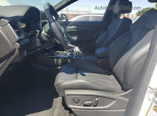 WA15AAFY4M2109300 2021 AUDI Q5 White Widok wnętrza z przodu