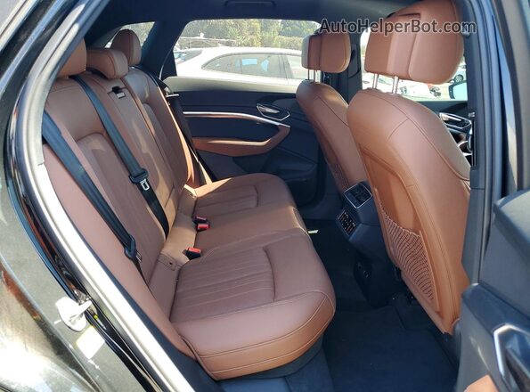 WA15AAGE4RB036344 2024 AUDI Q8 Black Widok wnętrza z tyłu