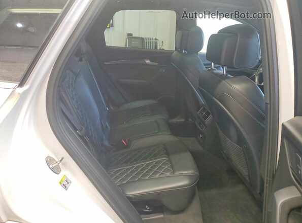 WA1A4AFY9J2008710 2018 AUDI SQ5 Белый Вид задней части салона