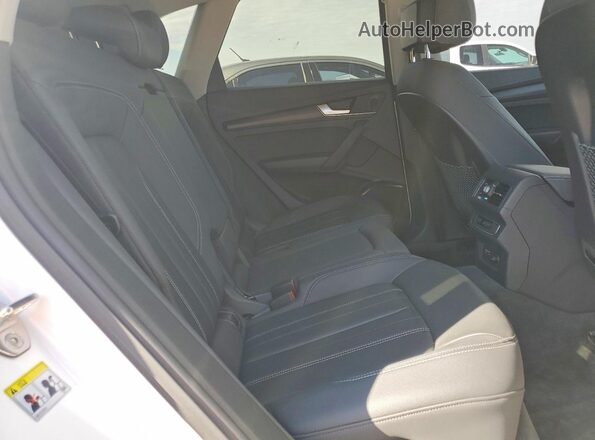 WA1AAAFY0M2023755 2021 AUDI Q5 White Вид задньої частини салону