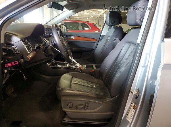 WA1AAAFY7M2013384 2021 AUDI Q5 Silver Widok wnętrza z przodu