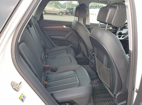 WA1AAAFYXM2002184 2021 AUDI Q5 White Սալոնի հետևի տեսք