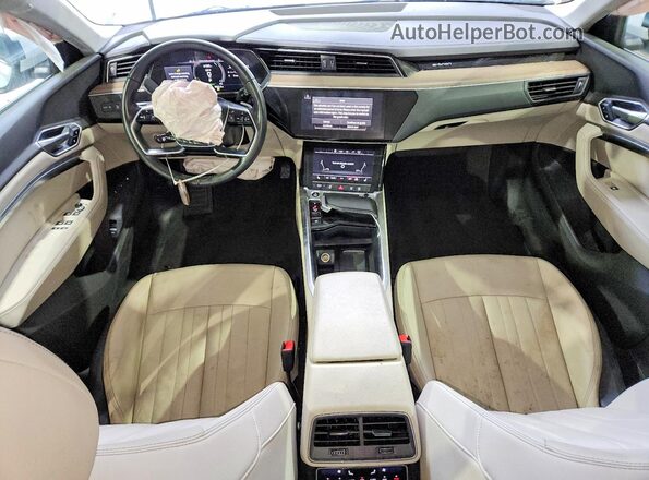 WA1AAAGE1MB022991 2021 AUDI E-TRON Белый Вид панели приборов