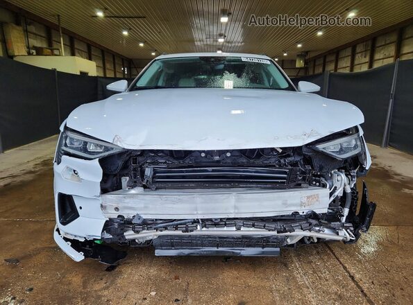 WA1AAAGE1MB022991 2021 AUDI E-TRON Белый Вид спереди