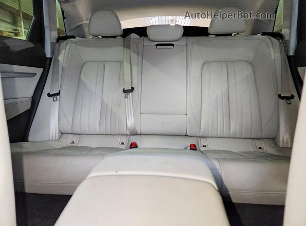 WA1AAAGE1MB022991 2021 AUDI E-TRON Белый Вид задних сидений