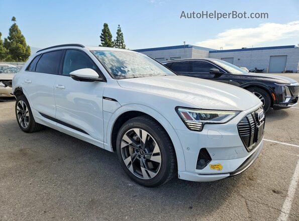 WA1AAAGE5MB032441 2021 AUDI E-TRON White Передня права чверть