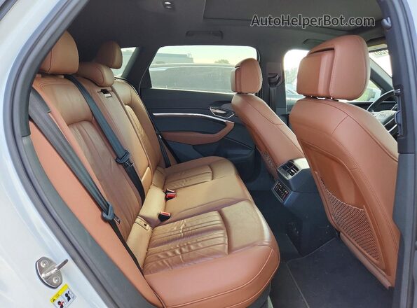 WA1AAAGE5MB032441 2021 AUDI E-TRON White Вид задніх сидінь