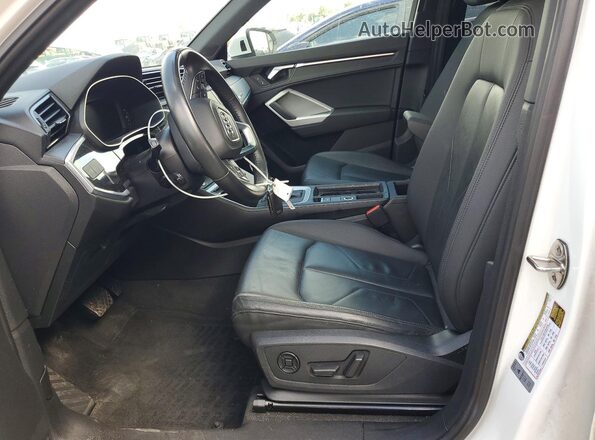 WA1AECF3XL1124746 2020 AUDI Q3 Белый Вид салона спереди