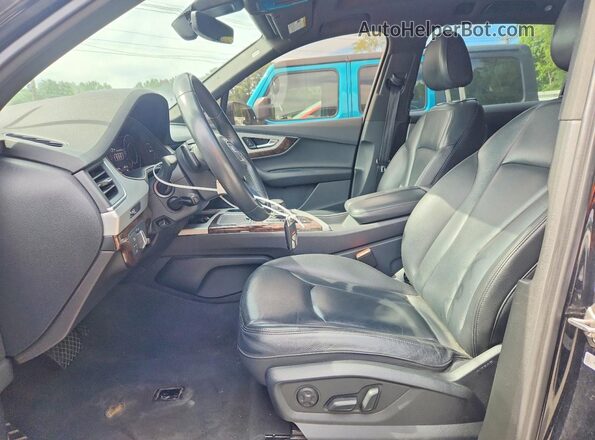 WA1AHAF74KD045052 2019 AUDI Q7 Black Front interior view