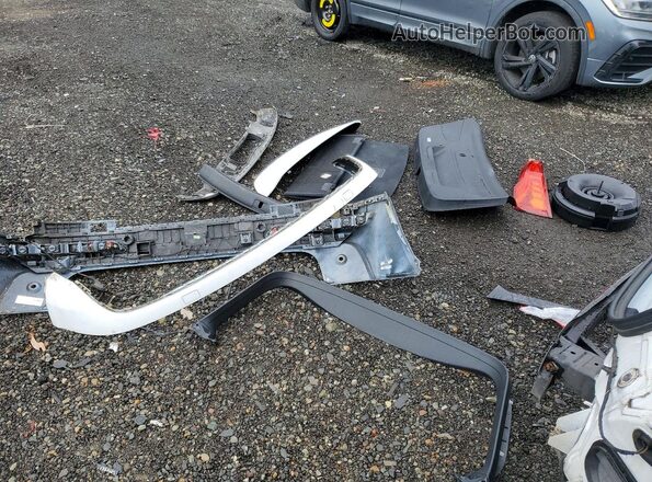 WA1ANAFY6J2128168 2018 AUDI Q5 White Widok naklejki z numerem VIN