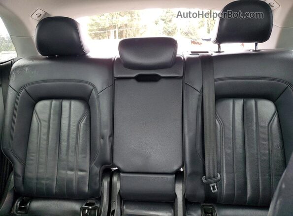 WA1ANAFY6J2128168 2018 AUDI Q5 White Widok tylnych siedzeń
