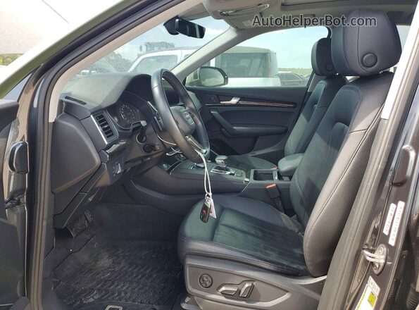 WA1ANAFYXK2034702 2019 AUDI Q5 Green Front interior view