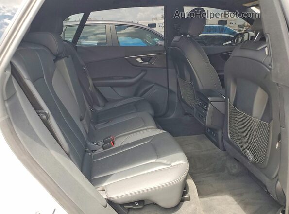 WA1AVAF11MD026627 2021 AUDI Q8 White Հետևի նստատեղերի տեսք