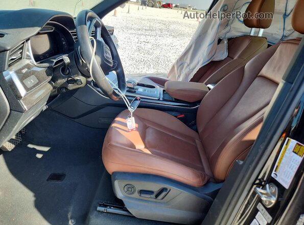 WA1AXAF77MD021897 2021 AUDI Q7 Black Вид салону спереду