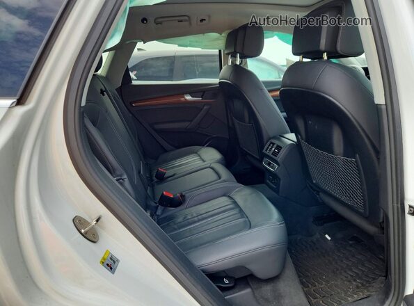 WA1BAAFY3M2091620 2021 AUDI Q5 White Widok wnętrza z tyłu