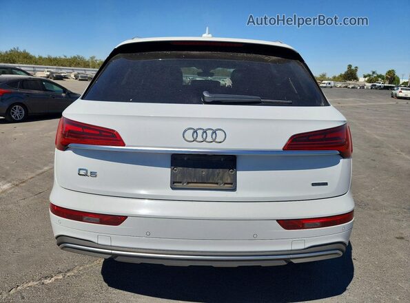 WA1BAAFY3M2130898 2021 AUDI Q5 Белый Вид сзади