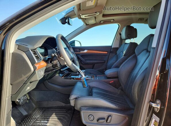 WA1BAAFY7M2009095 2021 AUDI Q5 Черный Вид салона спереди