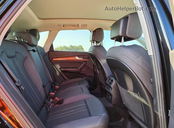 WA1BAAFY7M2009095 2021 AUDI Q5 Черный Вид задней части салона