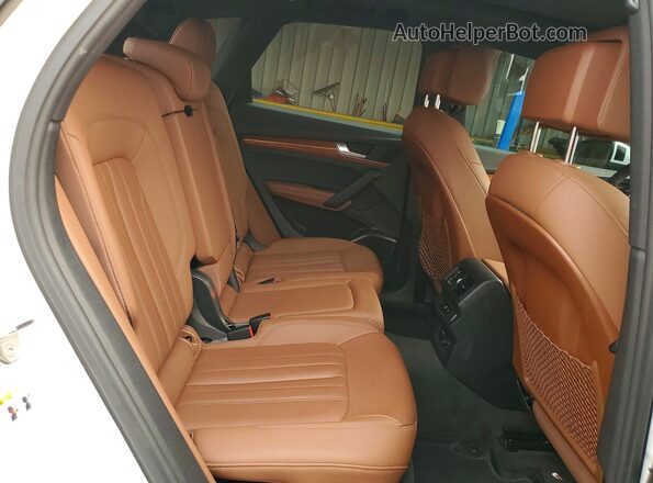 WA1BAAFY8M2070004 2021 AUDI Q5 White Widok wnętrza z tyłu