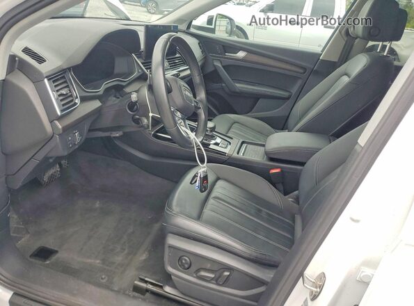 WA1BAAFYXM2130641 2021 AUDI Q5 Белый Вид салона спереди