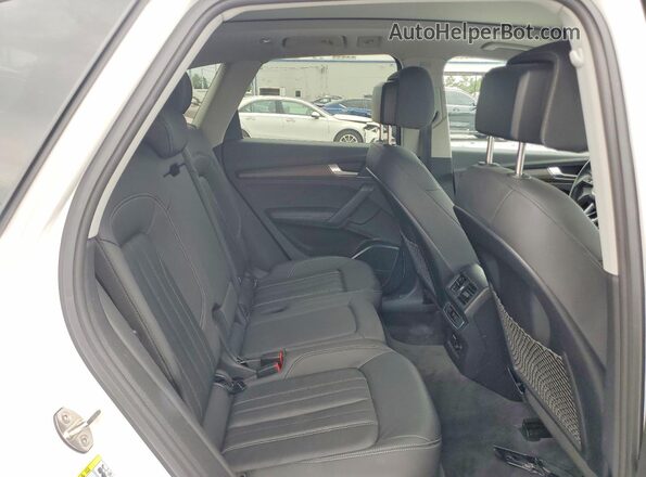 WA1BAAFYXM2130641 2021 AUDI Q5 Белый Вид задней части салона