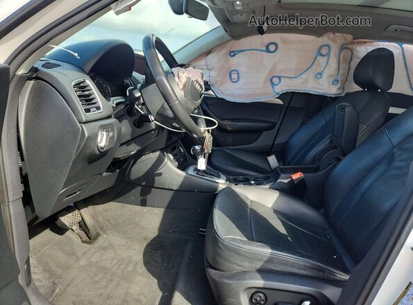 WA1BCCFS5HR016335 2017 AUDI Q3 White Front interior view