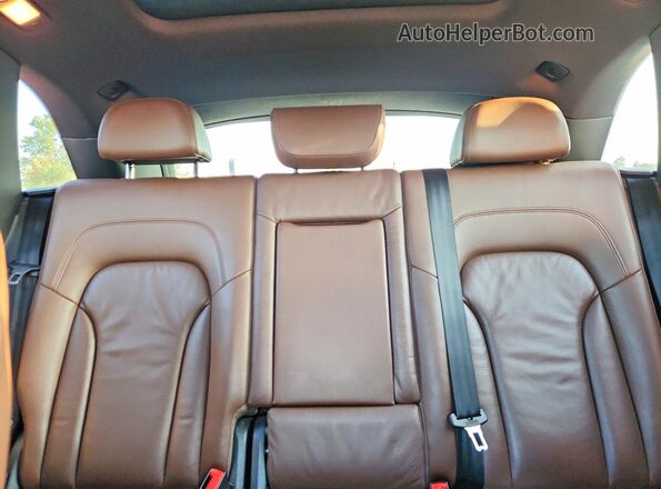 WA1C2AFP2GA015583 2016 AUDI Q5 Gray Rear seats view