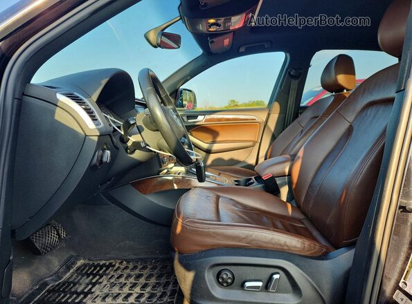 WA1C2AFP2GA015583 2016 AUDI Q5 Gray Front interior view
