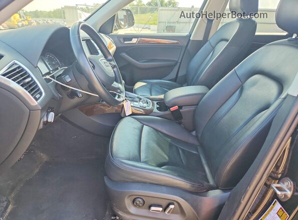 WA1C2AFP8HA092735 2017 AUDI Q5 Black Front interior view