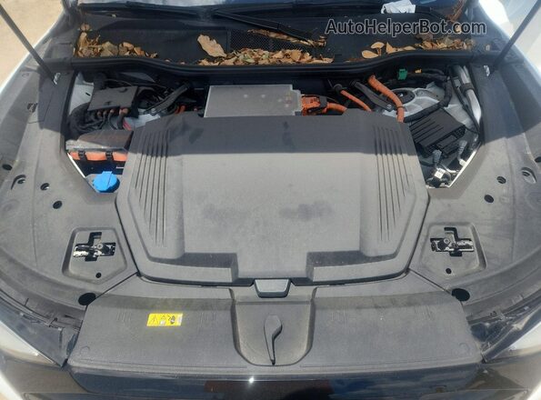 WA1CAAGE0RB062575 2024 AUDI Q8 White ძრავის განყოფილების ხედი