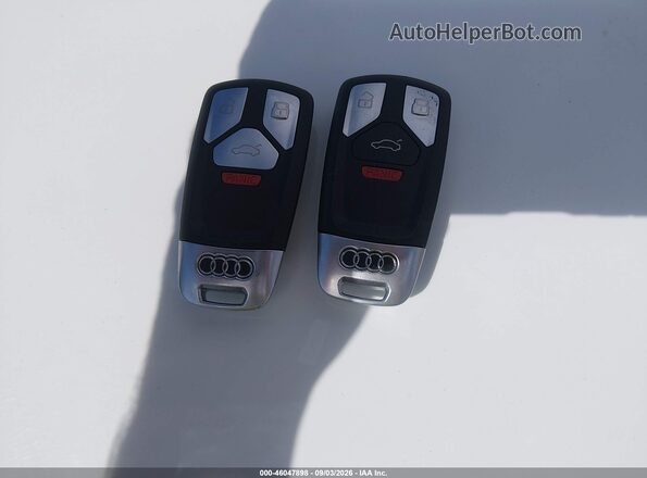 WA1CNAFY7J2090183 2018 AUDI Q5 White Vista del salpicadero