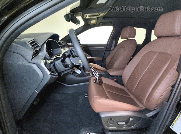 WA1DECF31S1107023 2025 AUDI Q3 Black Front interior view