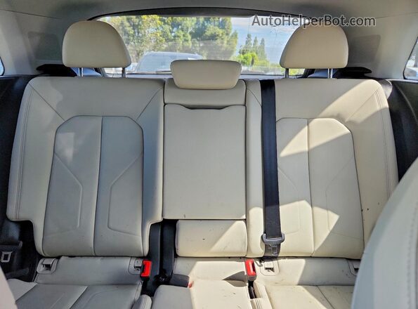 WA1DECF38M1025955 2021 AUDI Q3 Purple Rear seats view