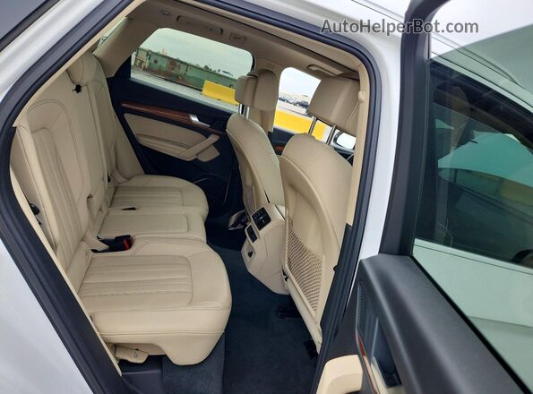 WA1E2AFY5M2073405 2021 AUDI Q5 White Widok wnętrza z tyłu